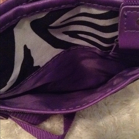A zebra print purse - Picture 5 of 6